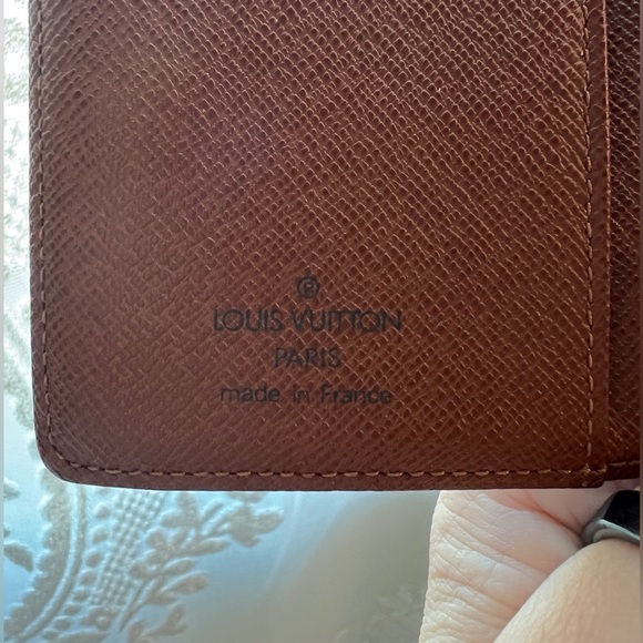 Louis Vuitton Agenda - Picture 7 of 10